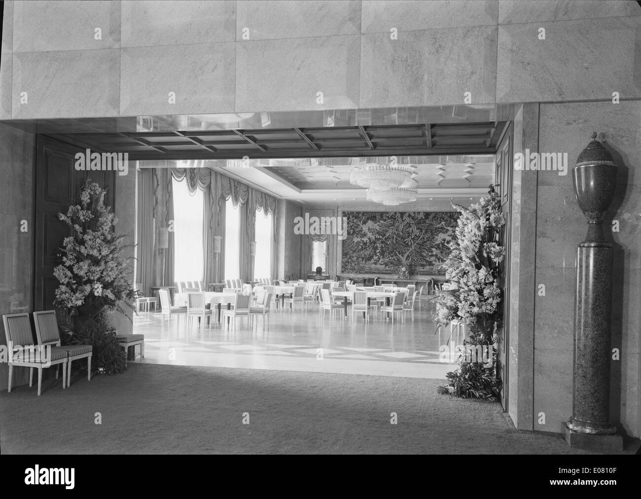 Ein Foto des Hotels Ritz in Lissabon, Portugal, das seine architektonische Eleganz und luxuriöse Gastfreundschaft zeigt. Stockfoto