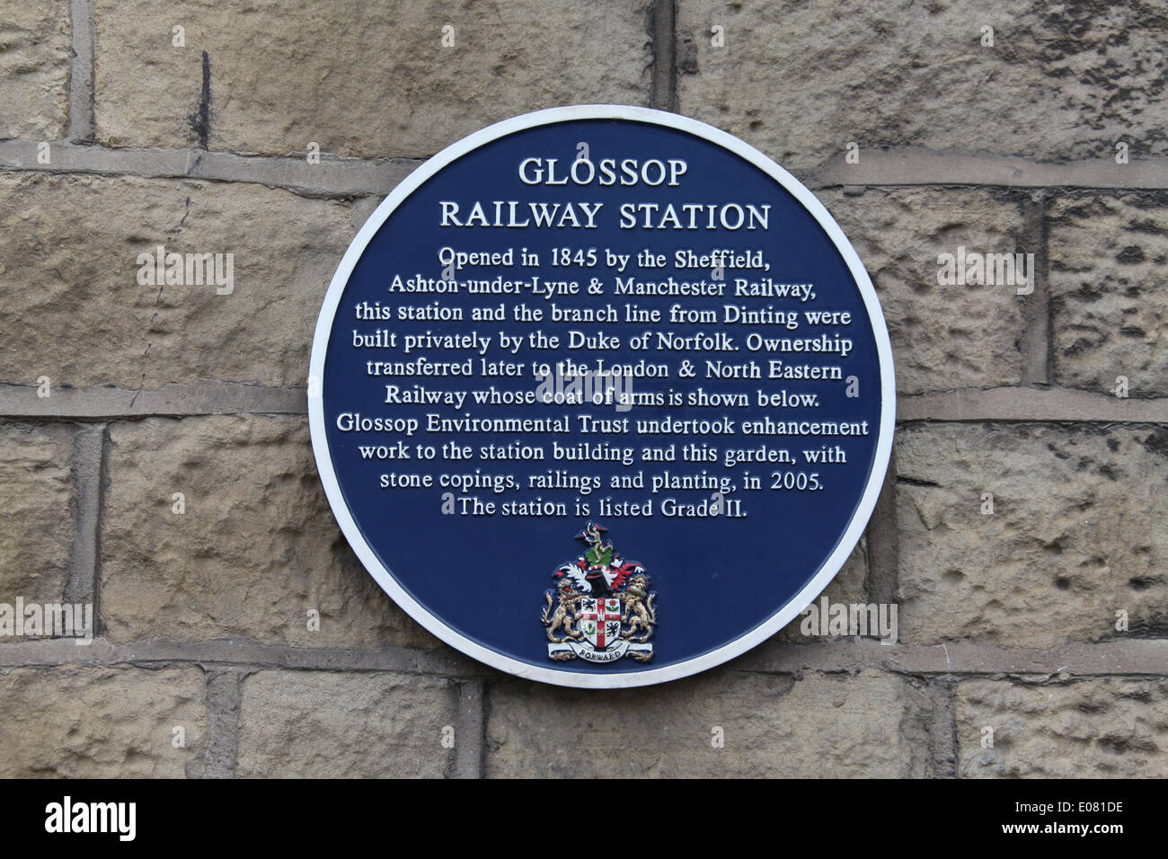 Glossop Railway Station Zeichen in Derbyshire High Peak Stockfoto