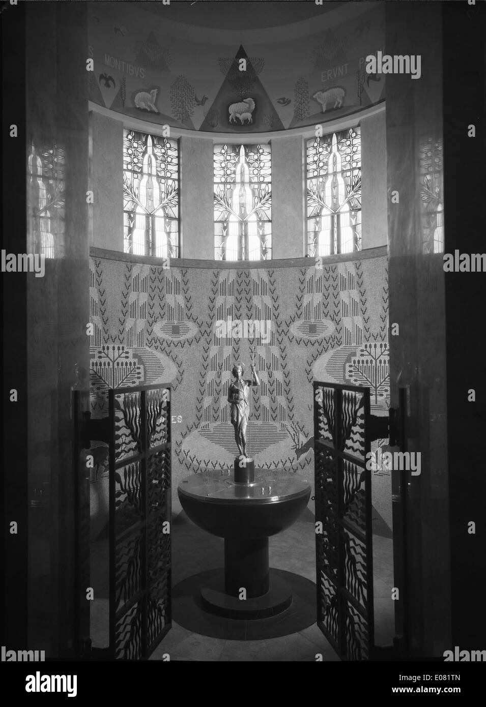 Die Igreja de Nossa Senhora de Fátima in Lissabon ist eine wichtige religiöse Stätte mit einem Taufhaus und symbolisiert die portugiesische Hingabe an unsere Lieben Frau von Fátima. Stockfoto