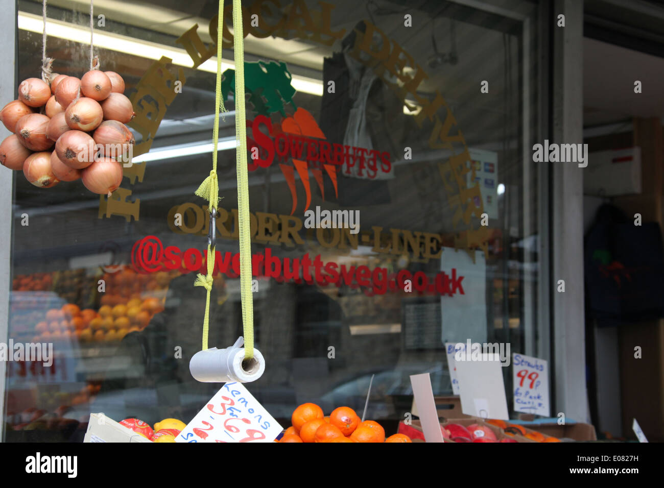 Sowerbutts Glossop ist eine traditionelle Gemüsehandel Stockfoto