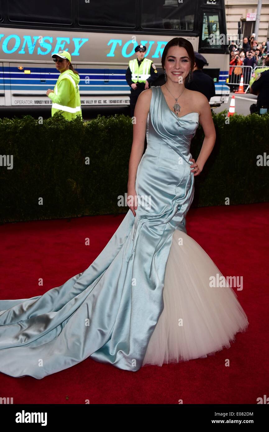 New York, NY, USA. 5. Mai 2014. Bee Shaffer im Ankunftsbereich für "Charles James: Beyond Fashion" Opening Night am The Metropolitan Museum of Art jährliche Gala - Teil 1, Anna Wintour Kostüm Center, New York, NY 5. Mai 2014. Bildnachweis: Gregorio T. Binuya/Everett Collection/Alamy Live-Nachrichten Stockfoto