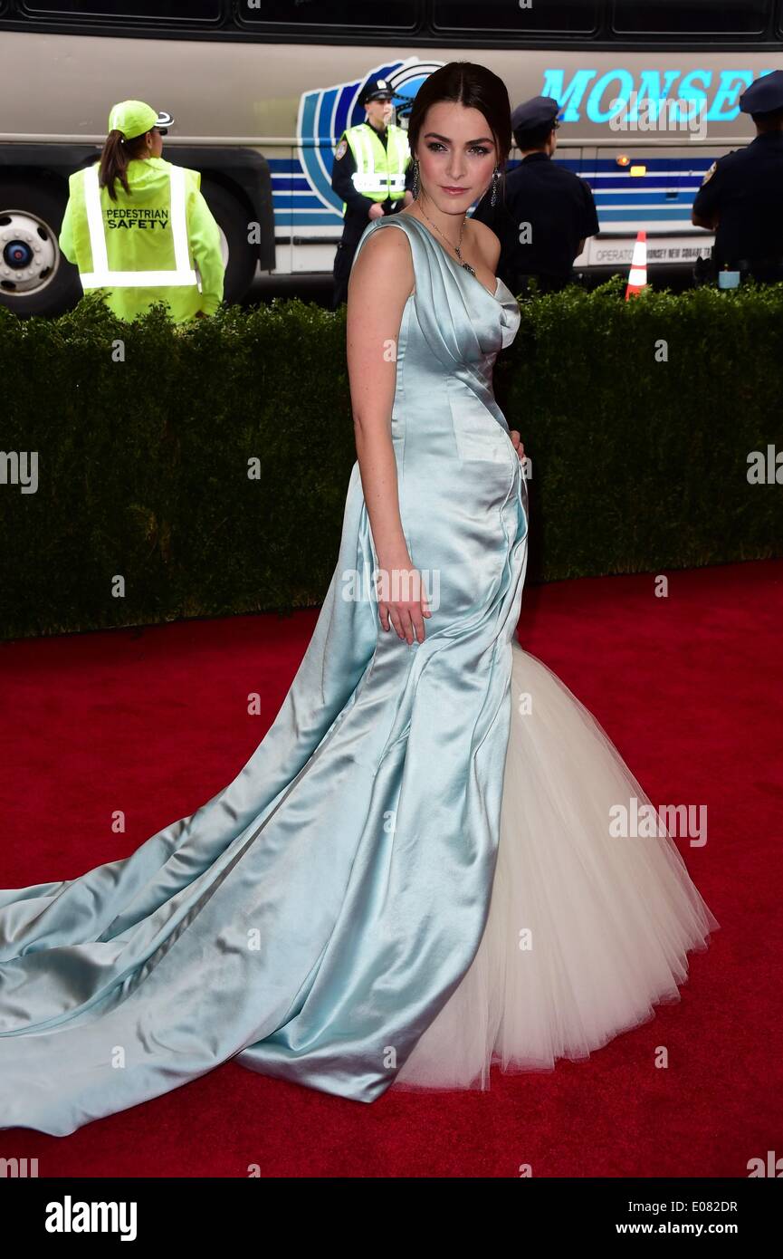 New York, NY, USA. 5. Mai 2014. Bee Shaffer im Ankunftsbereich für "Charles James: Beyond Fashion" Opening Night am The Metropolitan Museum of Art jährliche Gala - Teil 1, Anna Wintour Kostüm Center, New York, NY 5. Mai 2014. Bildnachweis: Gregorio T. Binuya/Everett Collection/Alamy Live-Nachrichten Stockfoto