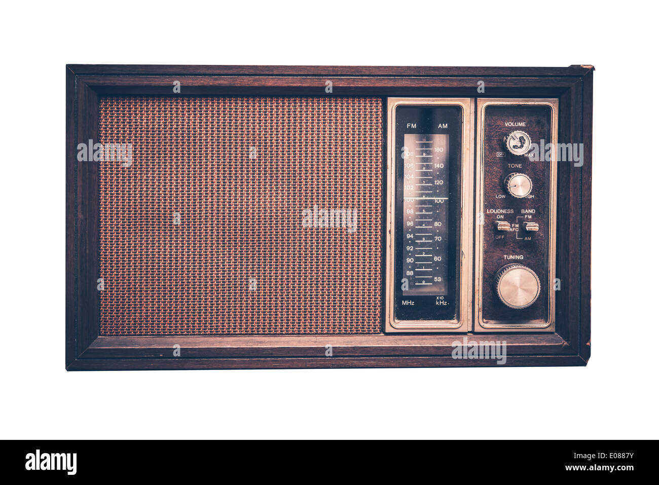Vintage Radio auf weißen Hintergrund isoliert. Ansicht von vorne. 80er Jahre design. Stockfoto