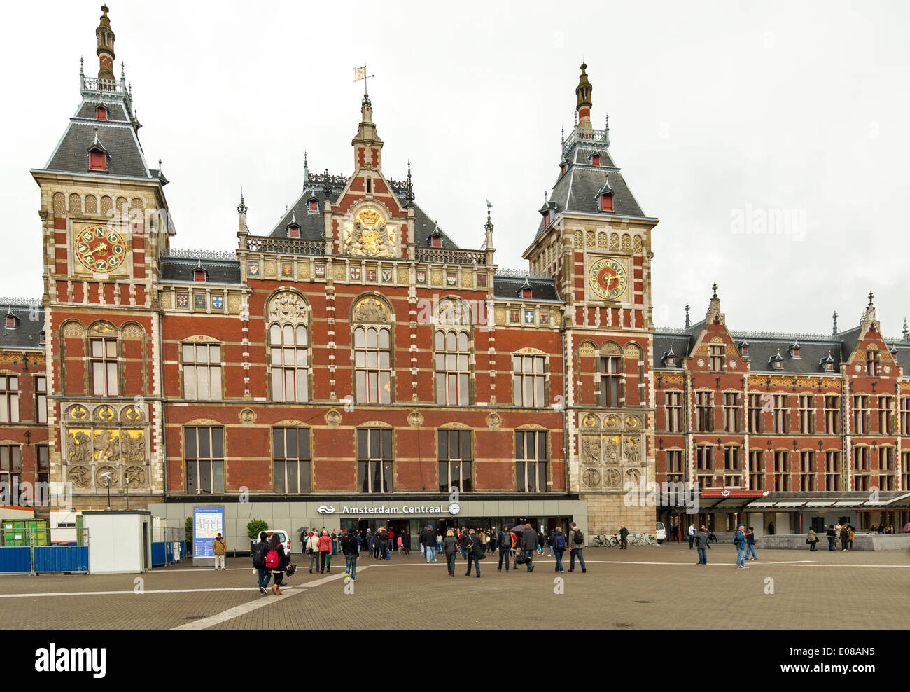 AMSTERDAM CENTRAAL BAHNHOF STATION NIEDERLANDE Stockfotografie Alamy