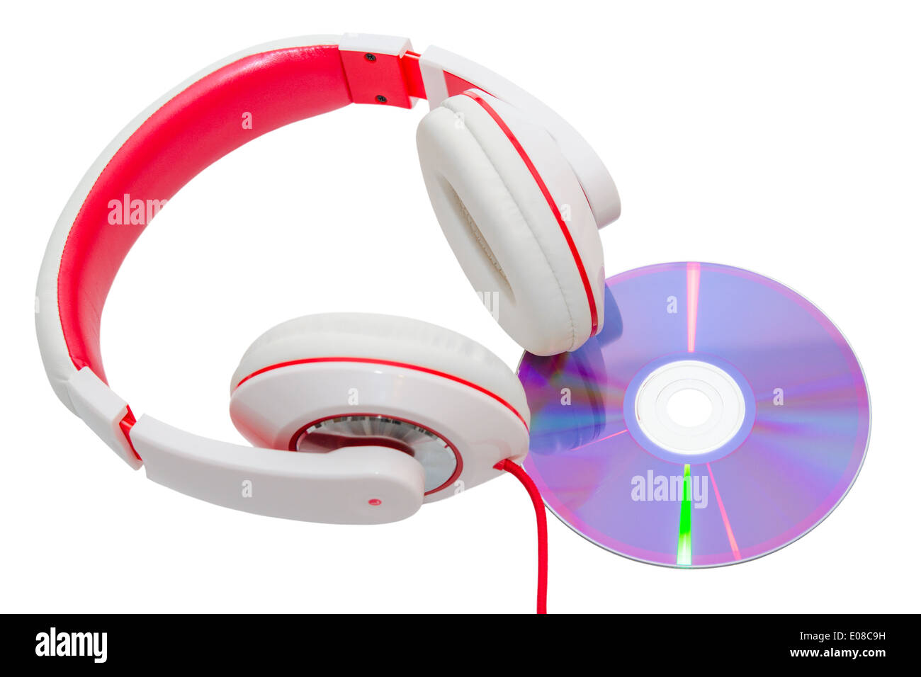 Lebendige Klassiker kabelgebundene Kopfhörer und CD isoliert auf weiss Stockfoto
