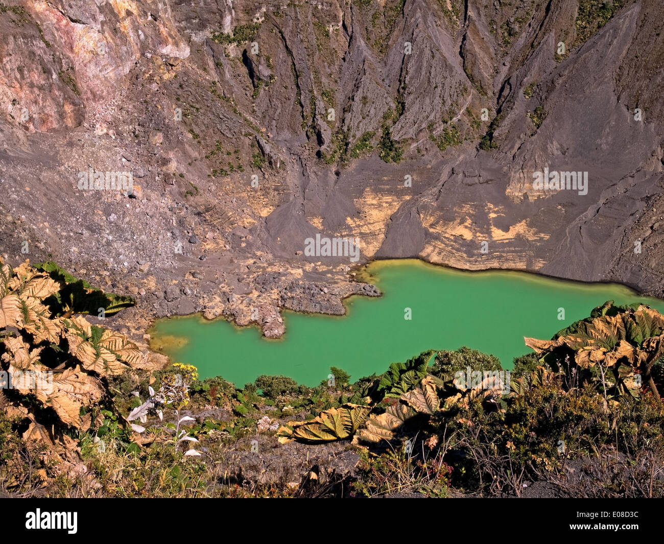 Horizontale Szene des Irazú Vulkan Nationalparks. Principal Krater See. Costa Rica. Stockfoto