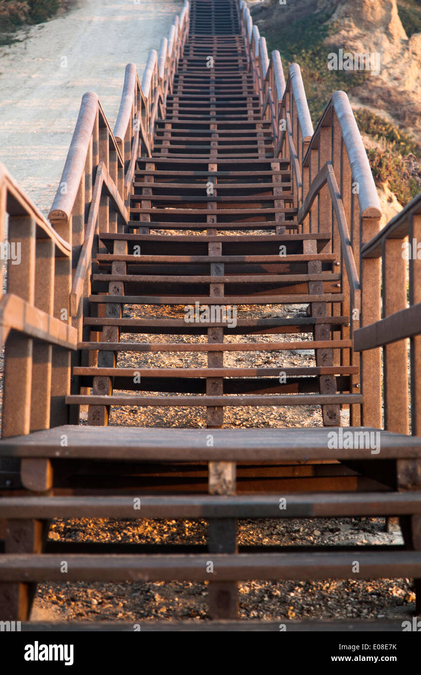 Treppe zum Strand von Praia Das Bicas, Sesimbra, Portugal Stockfoto