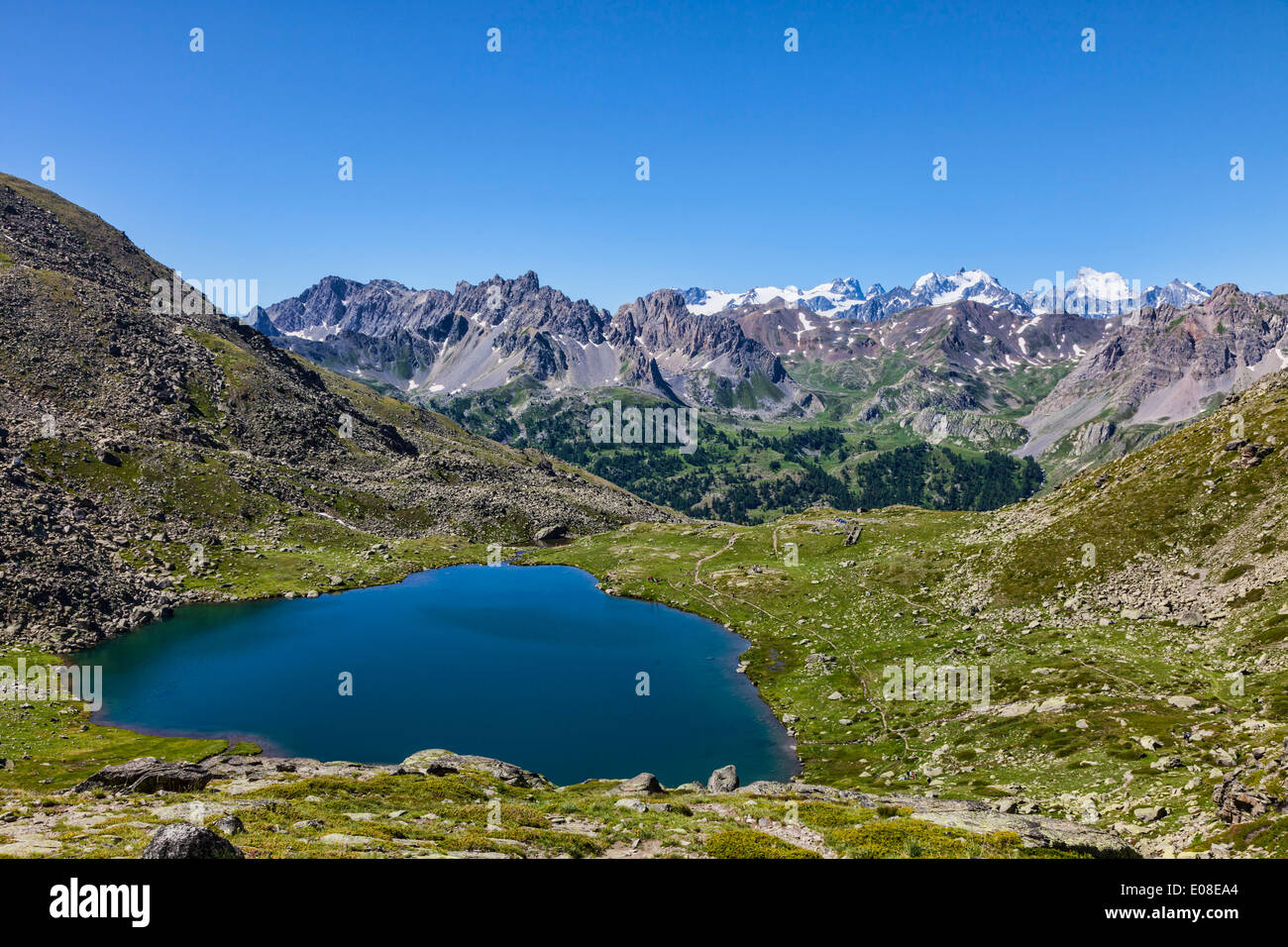 Schlange-See (2448m) mit Blick auf Ecrins-massiv und Mont Pelvoux (3932 m) finden Sie auf Claree-Tal im Nevache, Hautes Alpes, Frankreich Stockfoto
