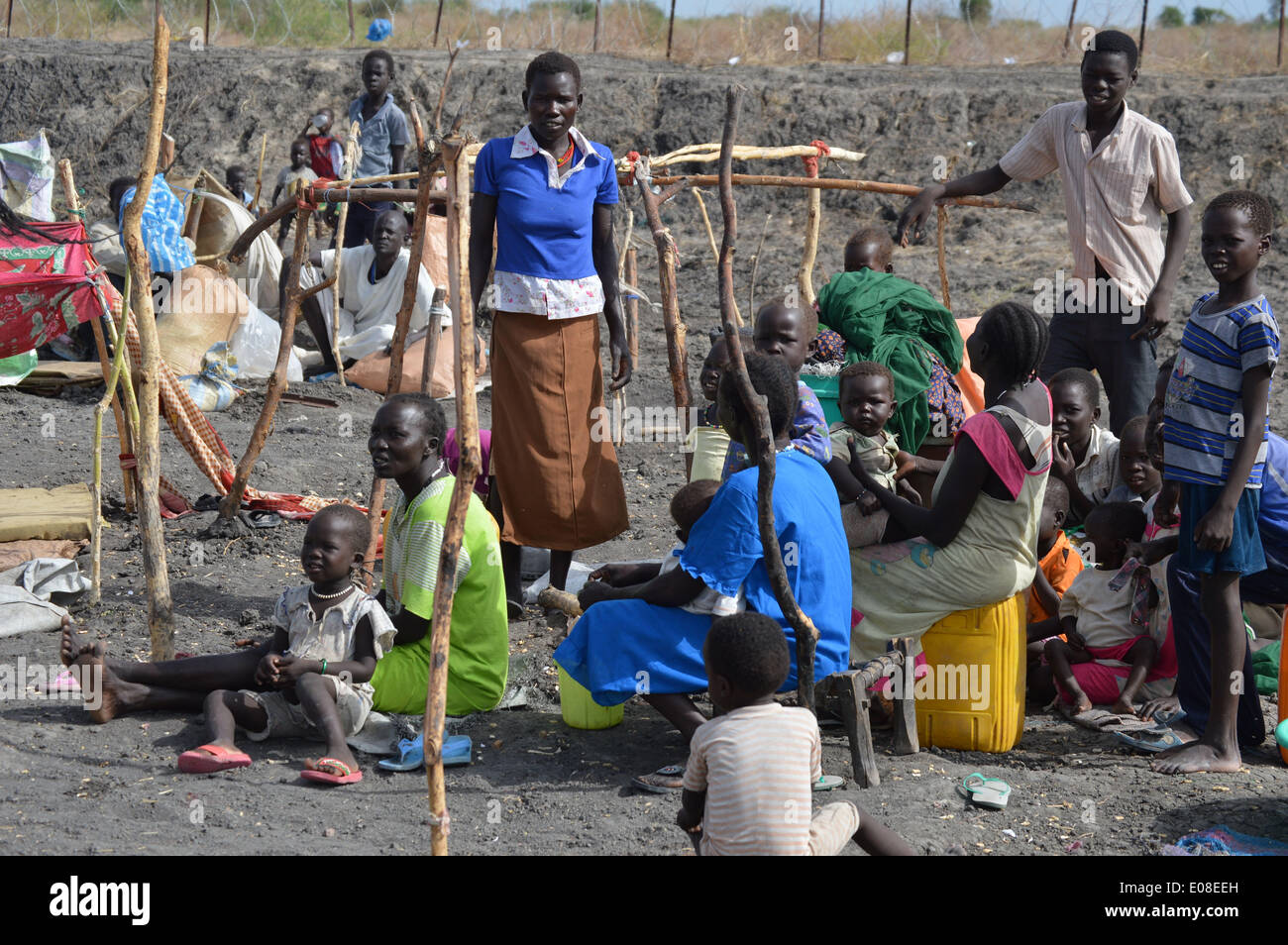 Malakal, Upper Nile Staat Südsudan. 1. Mai 2014. Malakal, ist eine wichtige Stadt im ölreichen oberer Nil Zustand entvölkerten geworden, nachdem Rebellen es eroberte und viele Menschen, mehr als 18.000 Menschen flohen in das UN-Lager, und getötet nachdem die Regierung Malakal noch erholt sind viele Bewohner in Angst vor der Rückkehr in ihre Heimat. Samir Bol/ZUMAPRESS.com/Alamy © Live-Nachrichten Stockfoto