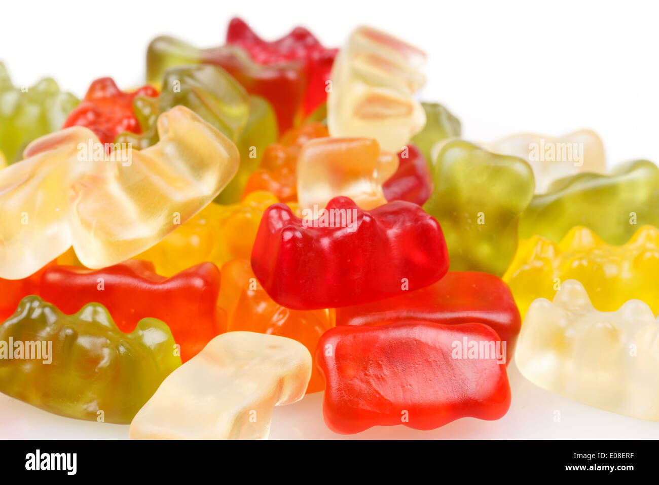 Gummibärchen, bunten Gelee tragen Bonbons Satz isoliert auf weiss Stockfoto
