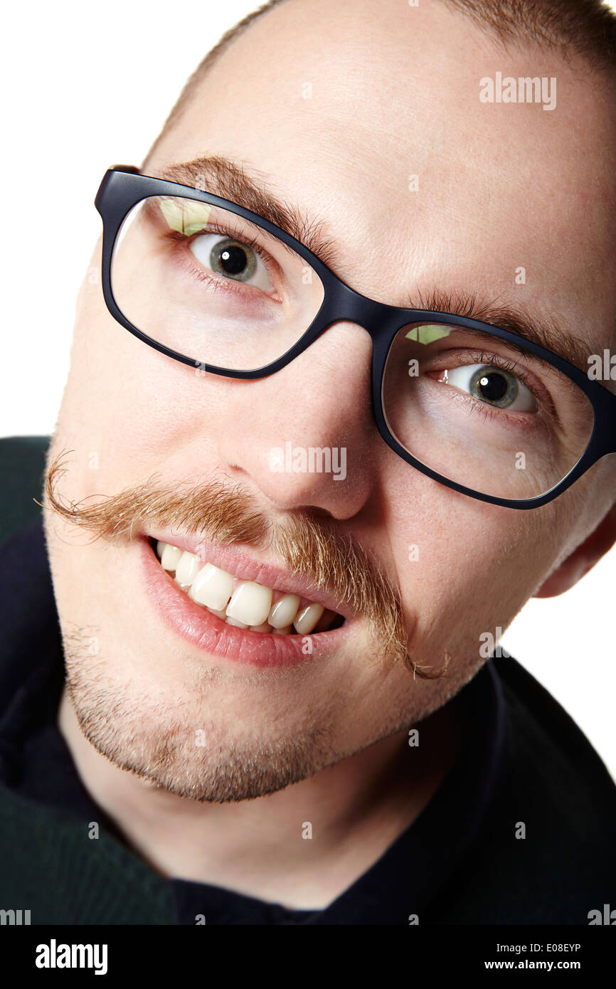 Porträt von lächelnden jungen Mann mit dem Schnurrbart. Gesichtsausdruck. Stockfoto