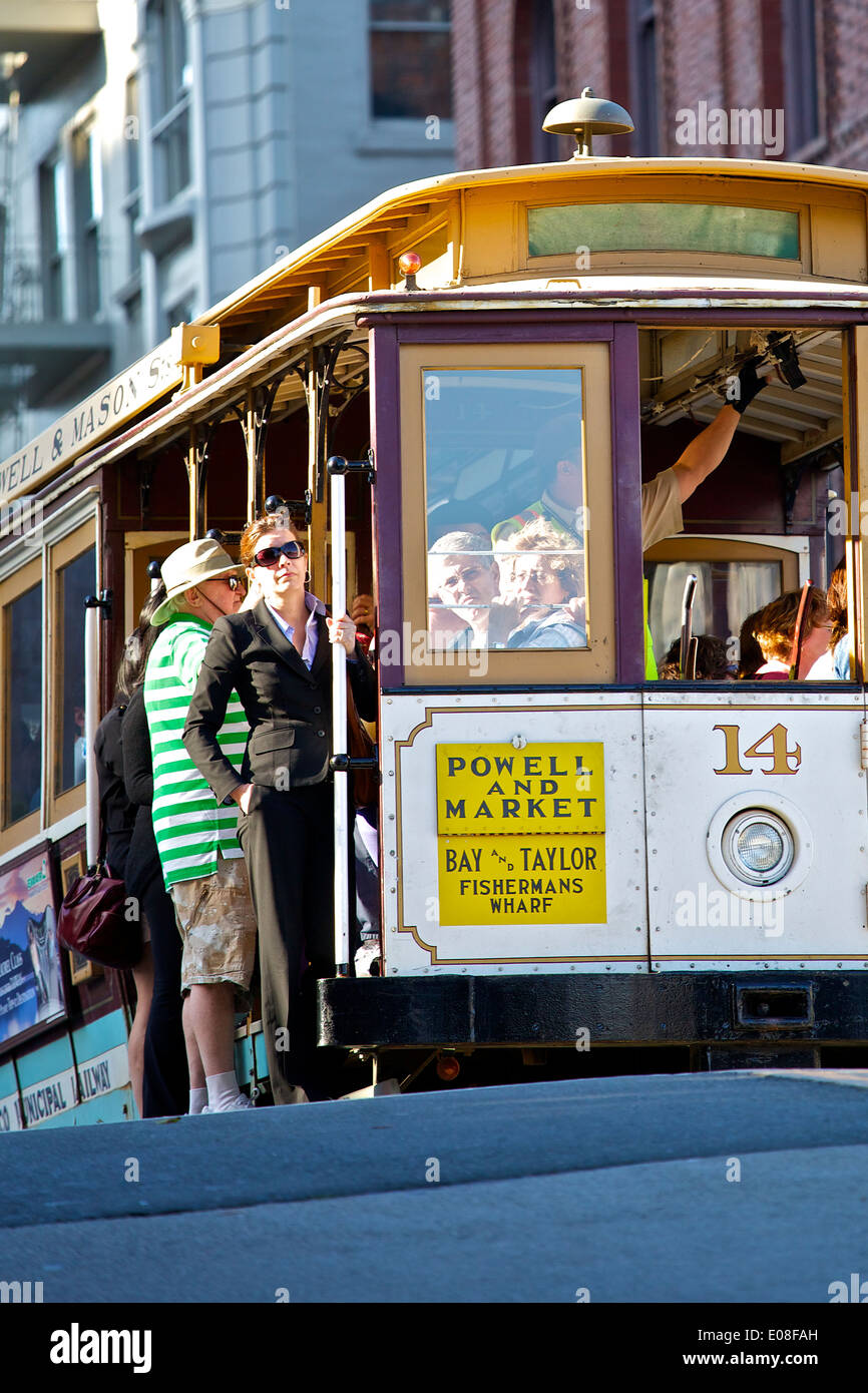 Warten auf die Lichter, Cable Car auf der California Street San Francisco. Stockfoto