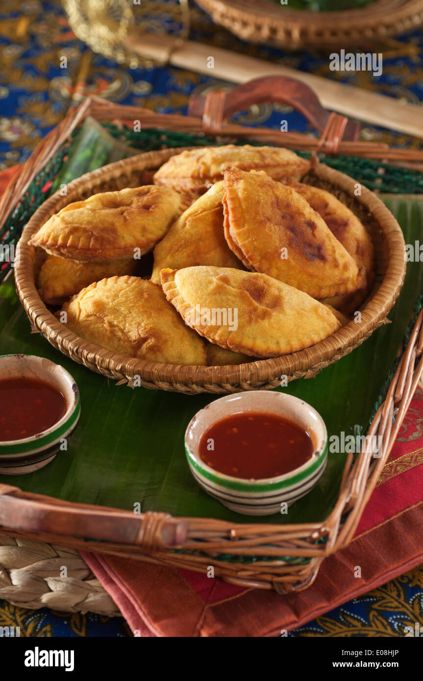 Curry-Puffs. Süd-Ost-Asien Street food Stockfoto