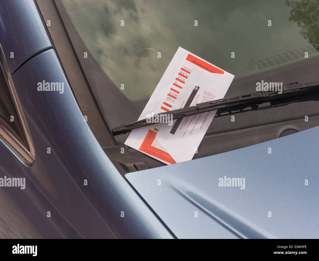 Strafzettel am Auto Windschutzscheibe oder Windschutzscheibe. Stockfoto
