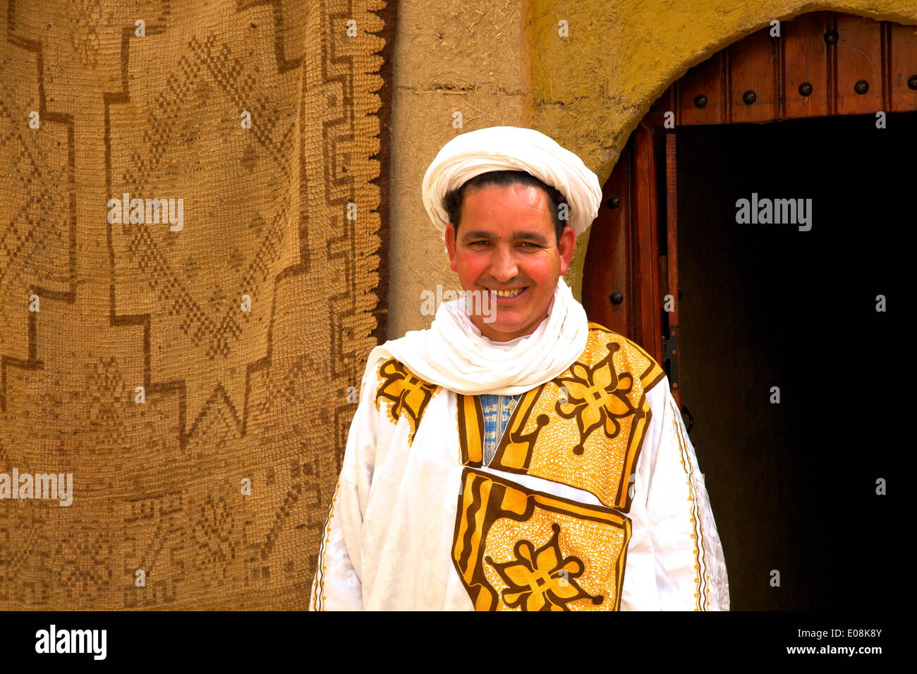 Berber Mann in Berber Kostüm, Merzouga, Marokko, Nordafrika, Afrika Stockfoto