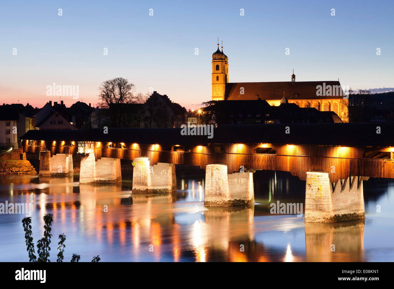 Historische Holzbrücke und Kathedrale (Fridolinsmunster), schlechte Auskaufsvertrages, Schwarzwald, Baden-Württemberg, Deutschland, Europa Stockfoto