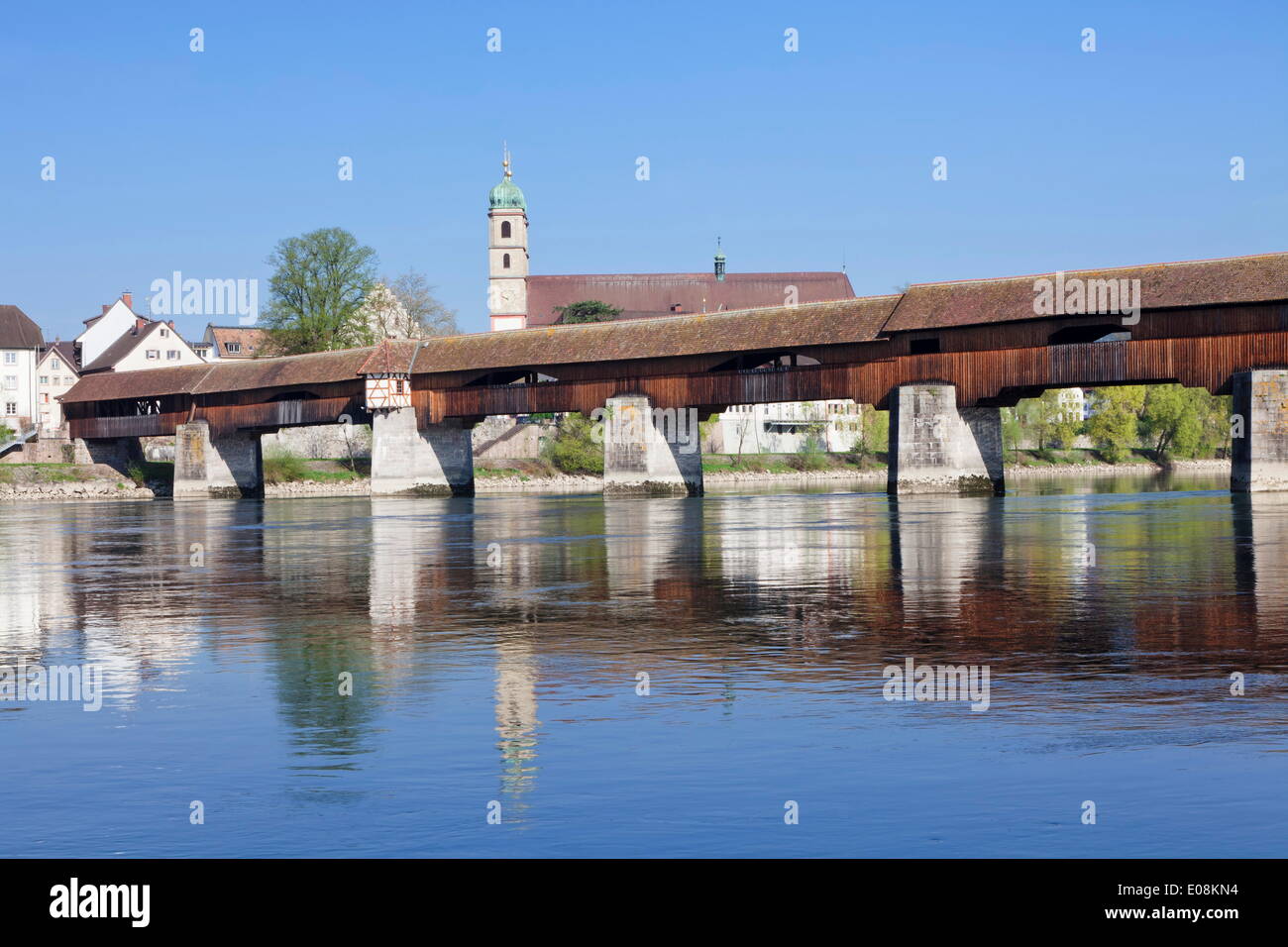 Historische Holzbrücke und Kathedrale (Fridolinsmunster), schlechte Auskaufsvertrages, Schwarzwald, Baden-Württemberg, Deutschland, Europa Stockfoto