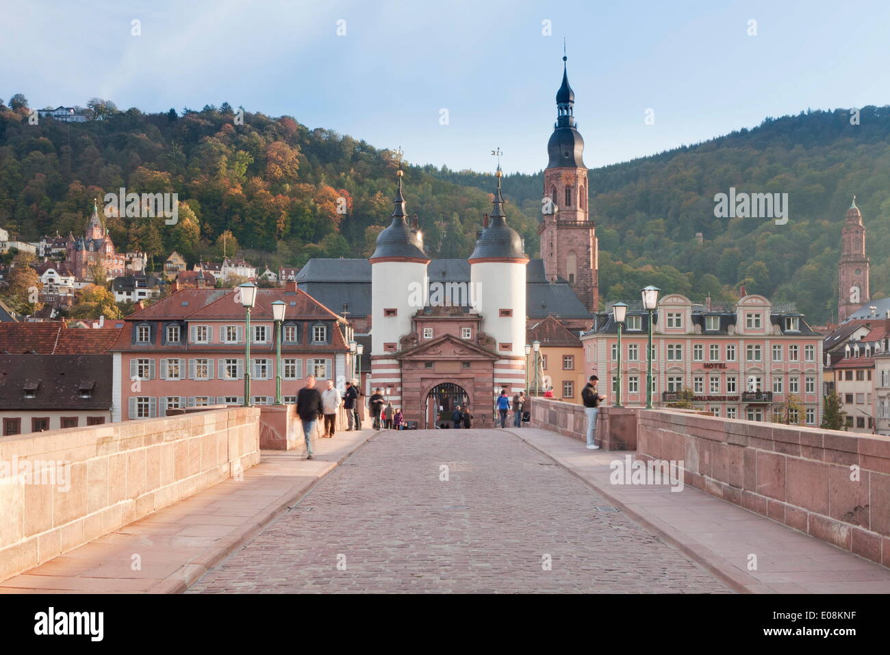 Karl-Theodor-Brücke mit Stadttor Tor und Heilig-Geist-Kirche, Heidelberg, Baden-Württemberg, Deutschland, Europa Stockfoto