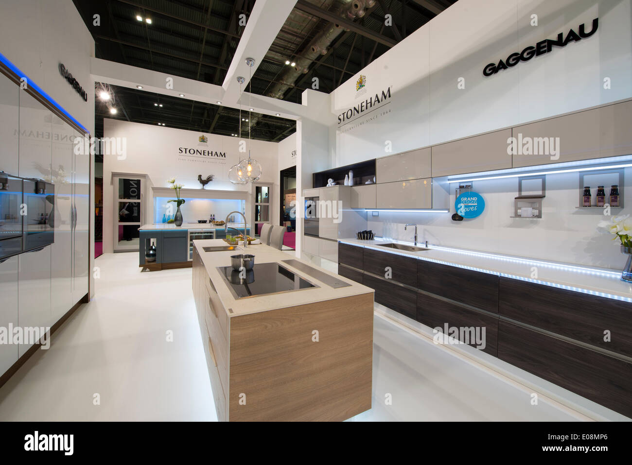 2014 küchen designs mai 2014 grand designs live ausstellung gesponsert von anglian home improvements mit mehr als 500 ausstellern in den zonen für nachhaltige technologie london uk 6 2014 küchen designs mai 2014 grand designs live ausstellung gesponsert von anglian home improvements mit mehr als 500 ausstellern in den zonen für nachhaltige technologie london uk 6