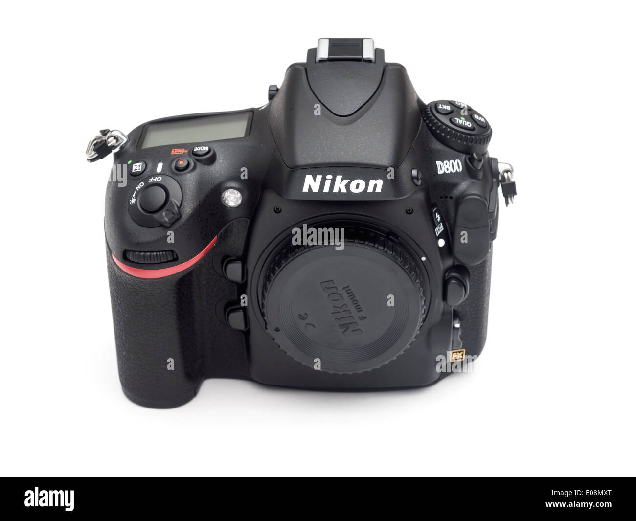 Blick nach vorne auf eine Nikon D800 Digitalkamera Ausschnitt auf weißem Hintergrund Stockfoto