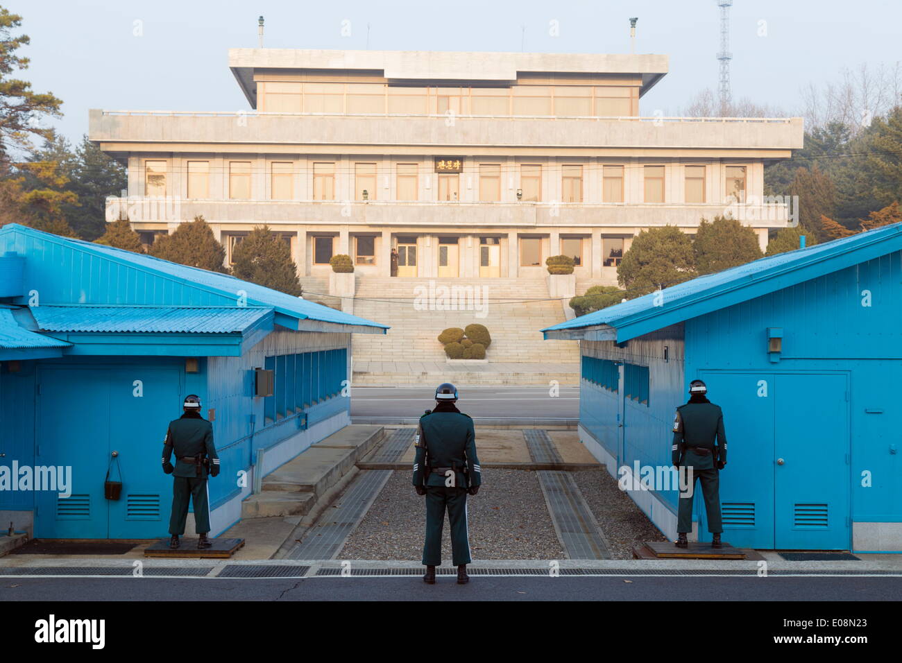 Grenzwächterinnen und Grenzwächter im Konferenzraum, DMZ (Demilitarisierte Zone) an der Grenze zwischen Nord- und Südkorea, Südkorea, Asien Stockfoto