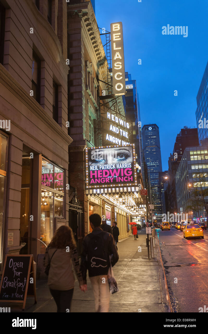 "Hedwig and the Angry Inch" ist am Belasco Theatre gesehen. Stockfoto