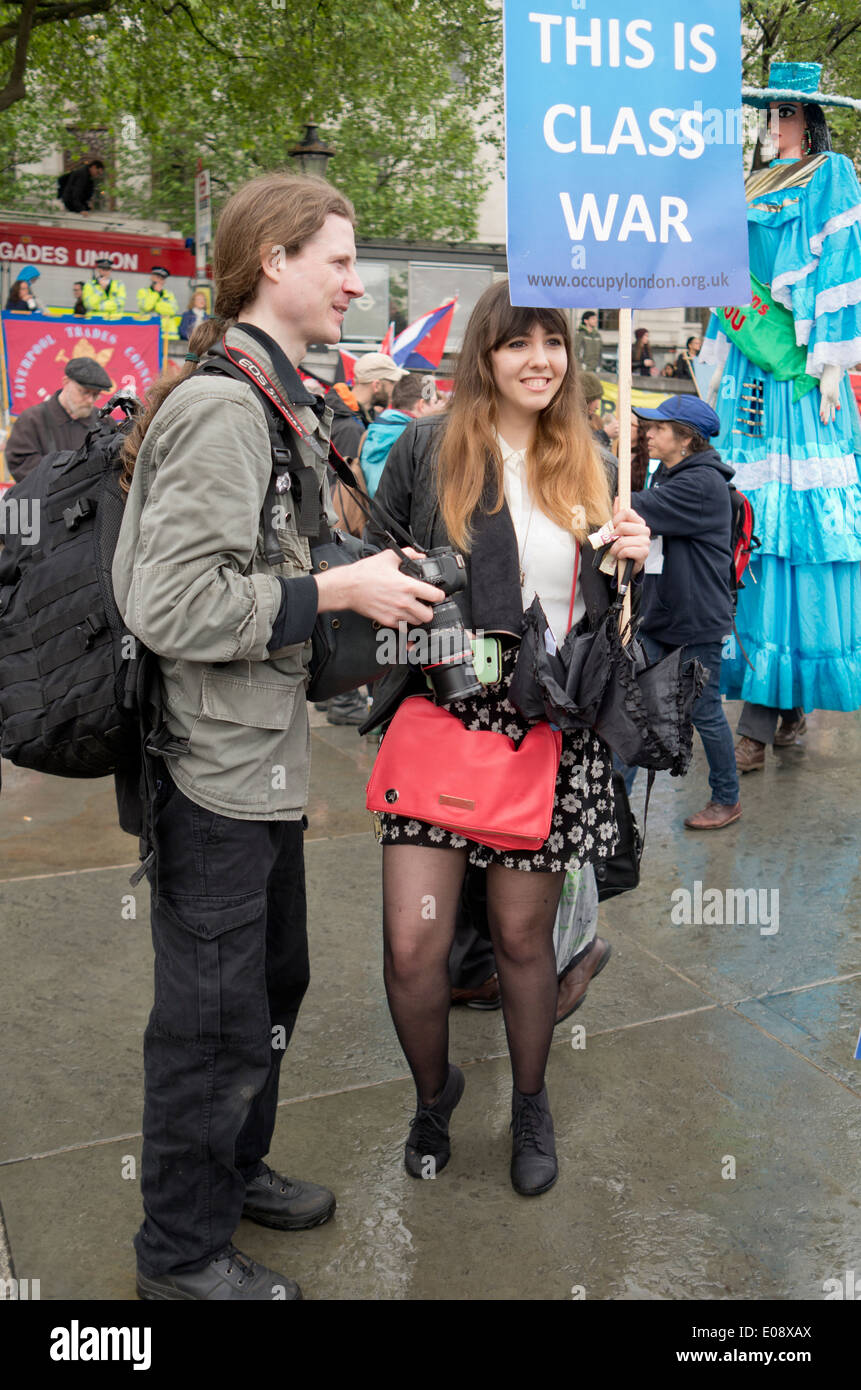 Ein Demonstrant Klassenkampf und Fotograf in London Maifeiertag Rallye, 2014. Stockfoto