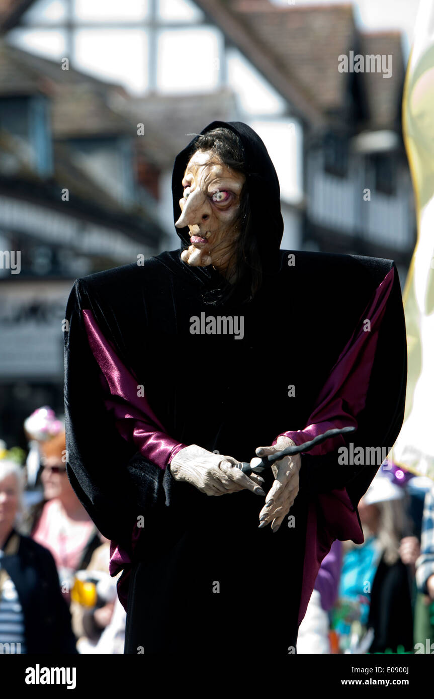 Gruselige Puppe in der Shakespeare Geburtstag feiern Prozession, London, UK Stockfoto