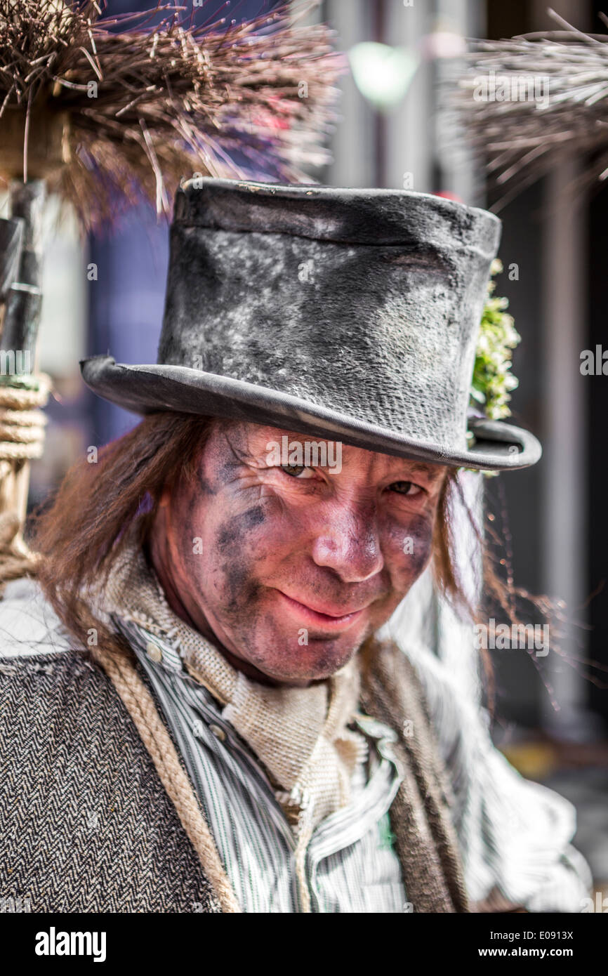 Mann, gekleidet wie eine traditionelle fegen fegt jährlichen Festivals Rochester 2014 Stockfoto