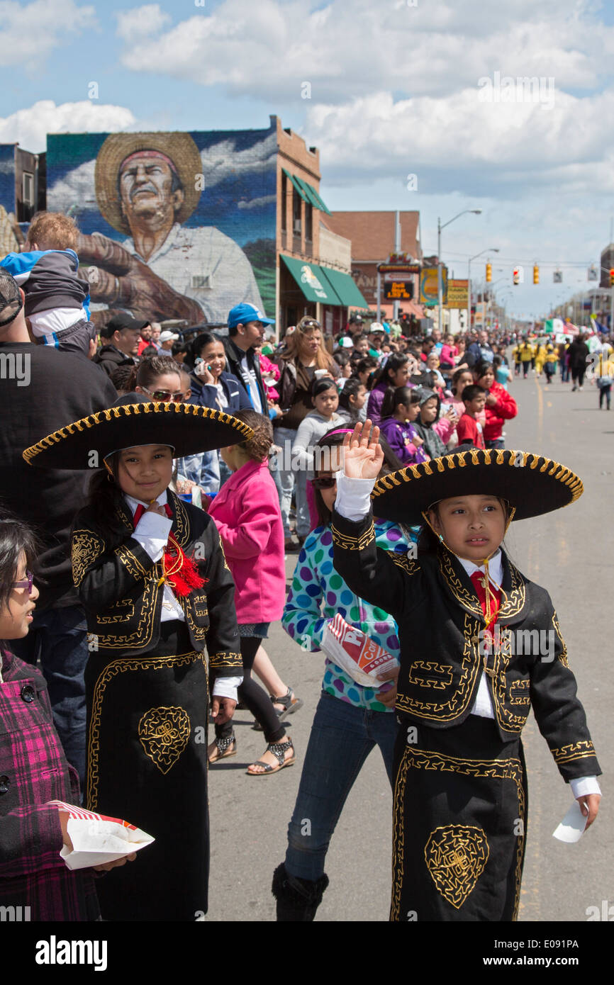 Detroit, Michigan - die jährliche Parade der Cinco De Mayo im Stadtteil mexikanisch-amerikanischen Südwesten Detroit. Stockfoto