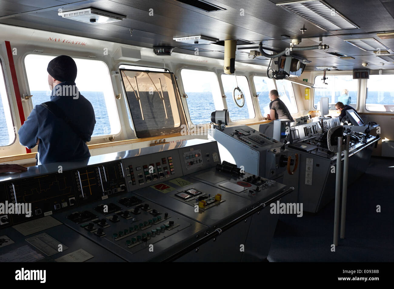 Crew auf der Brücke der Akademik sergey Vavilov russischen Forschungsschiff in der Antarktis Stockfoto