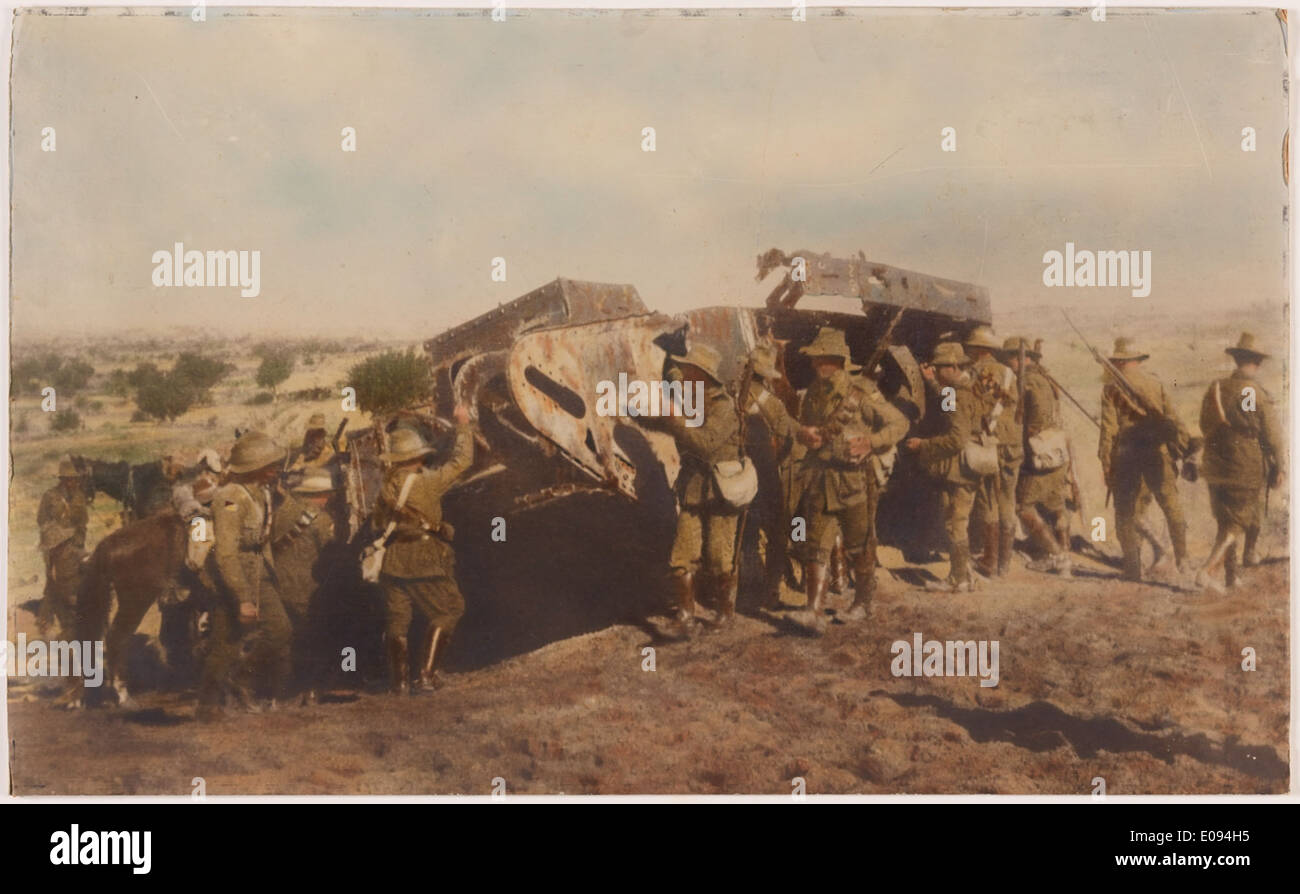 Australische Truppen und Panzer Stockfoto