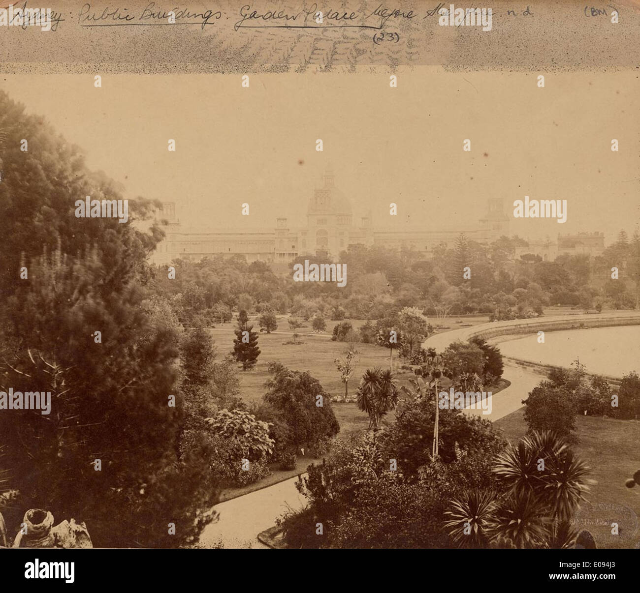 [Ansicht des GARTENPALAIS Blick nach Südwesten von Spitze von Victoria Lodge, Botanic Gardens, Sydney], c. 1879-1882 von C. Bayliss Foto Stockfoto