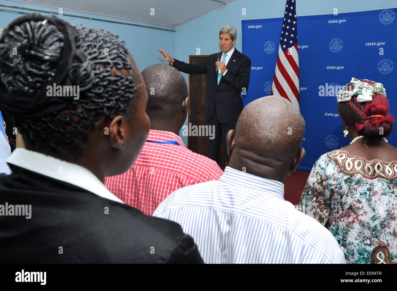 Botschaft von Juba hört sich Außenminister Kerry die lokalen Mitarbeiter sprechen Stockfoto