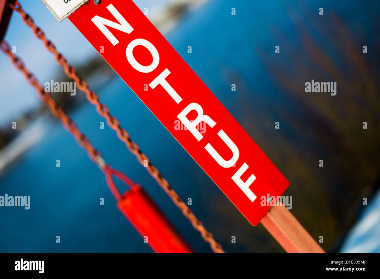 Unterzeichnen Sie, Notruf, symbolische Foto Fue Hilfe und Rettungsdienste, Schild Notruf, Symbolfoto Fue Hilfe Und Rettungsdienste Stockfoto