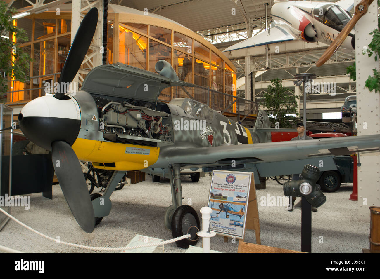 Eine deutsche Messerschmitt BF 109 Jagdflugzeug des zweiten Weltkrieg vom Deutschen Museum Speyer Stockfoto