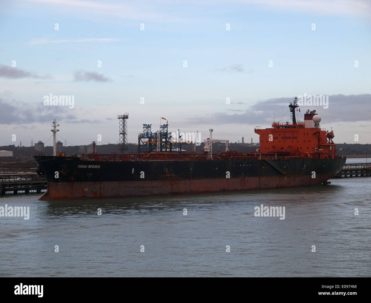 Tanker Genmab Neches festgemacht an der Fawley Öl-Raffinerie terminal Southampton Hampshire England UK Stockfoto