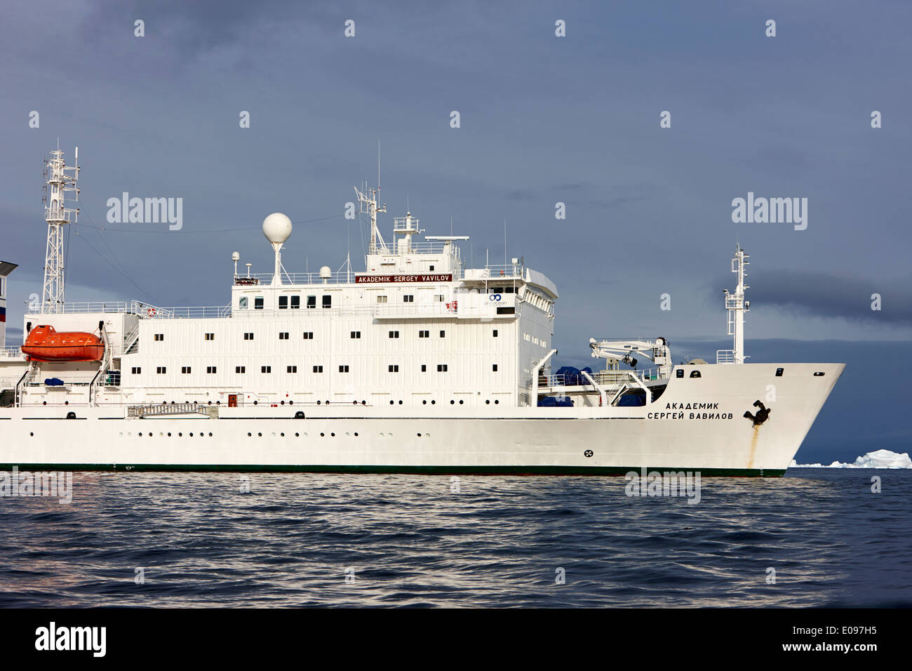 Akademik sergey Vavilov russischen Forschungsschiff kartiert als einer touristischen Schiff Cierva Bucht Antarktis Stockfoto
