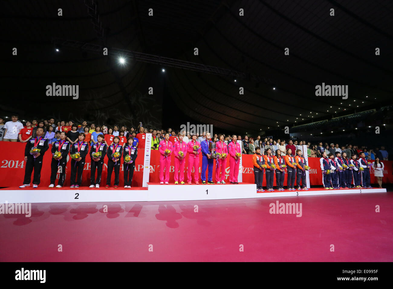 1. Yoyogi-Gymnasium, Tokio, Japan. 5. Mai 2014. Sieg Seremony, 5. Mai 2014 - Tischtennis: 2014 World Team Tischtennis Meisterschaften Woen Siegerehrung am 1. Yoyogi-Gymnasium, Tokio, Japan. © Yohei Osada/AFLO SPORT/Alamy Live-Nachrichten Stockfoto