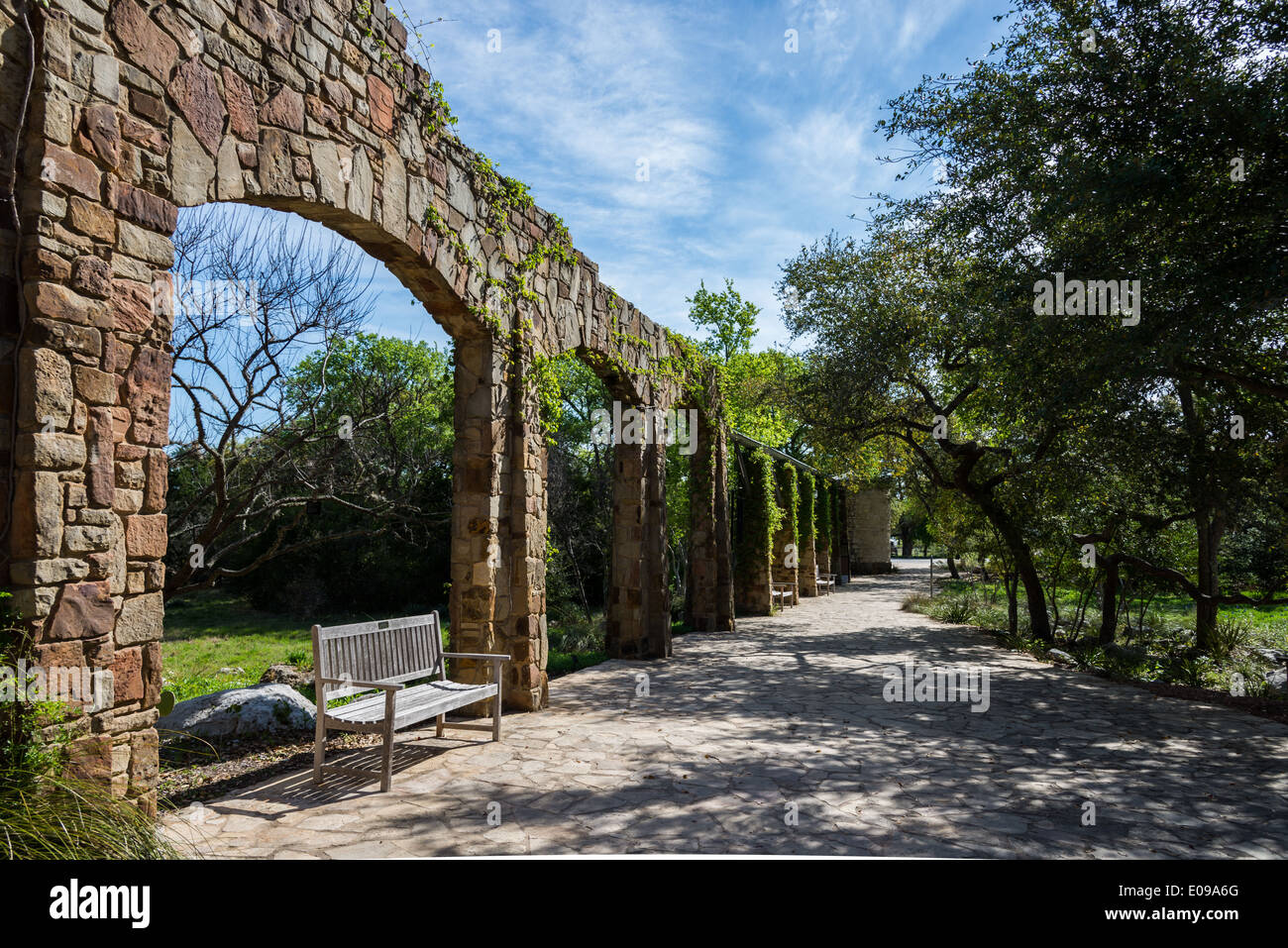 Stein-Fassade an der Lady Bird Johnson Wildflower Center. Austin, Texas, USA. Stockfoto