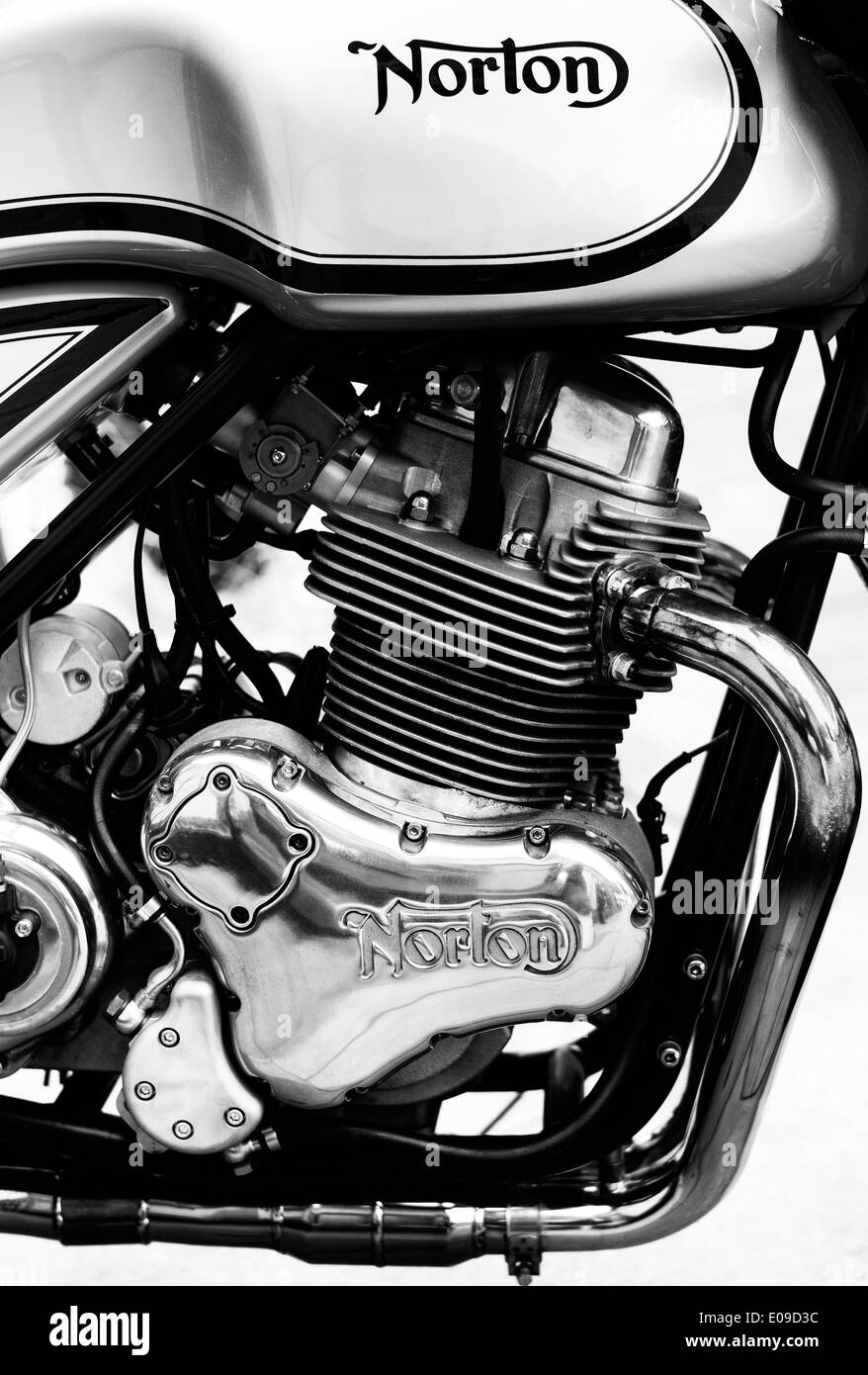 Norton Commando 961 Motorrad. Klassische britische Motorrad. Monochrom Stockfoto
