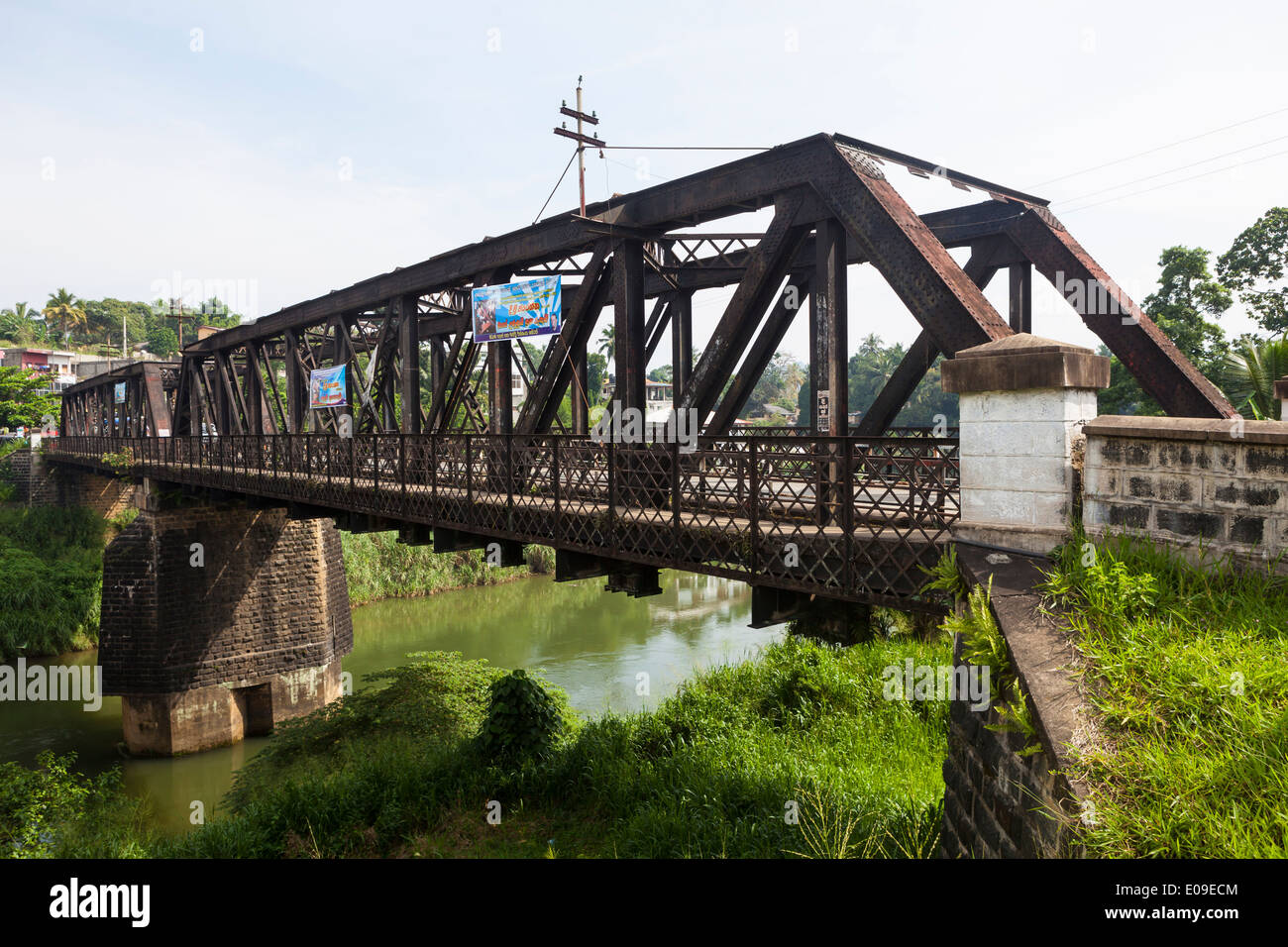 Sri Lanka, Kandy, Gampola, alte Eisenbahnbrücke über Mahaweli Fluß Stockfoto