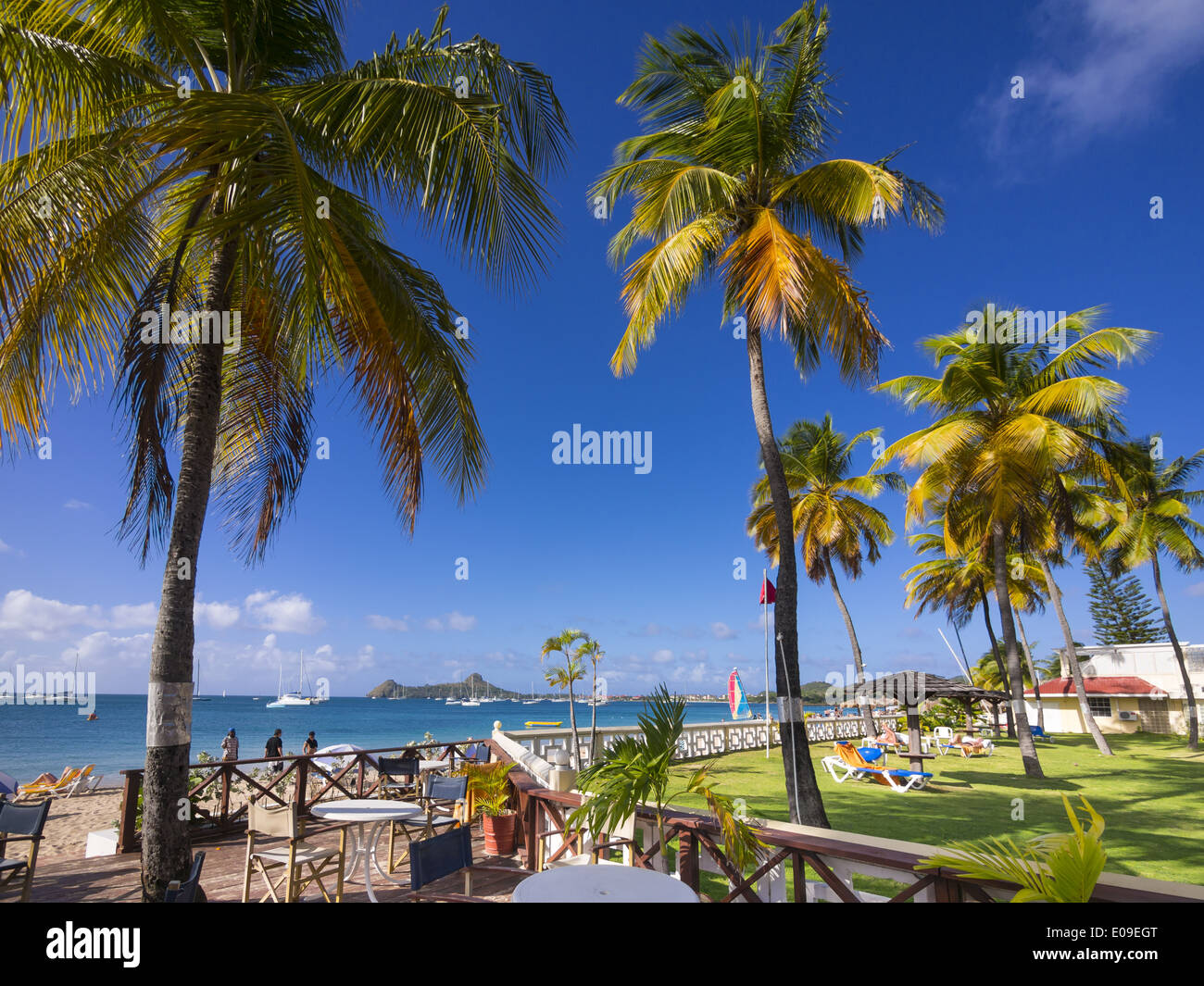 Karibik, Antillen, kleine Antillen, St. Lucia, Blick zum Strand in der Nähe von Rodney Bay Stockfoto