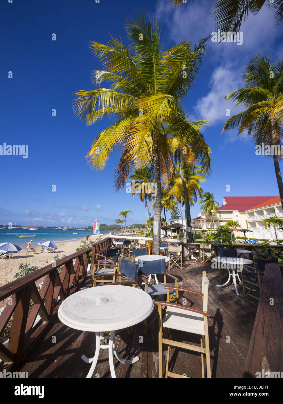 Karibik, Antillen, kleine Antillen, St. Lucia, Blick vom Restaurant zum Strand, Rodney Bay Stockfoto