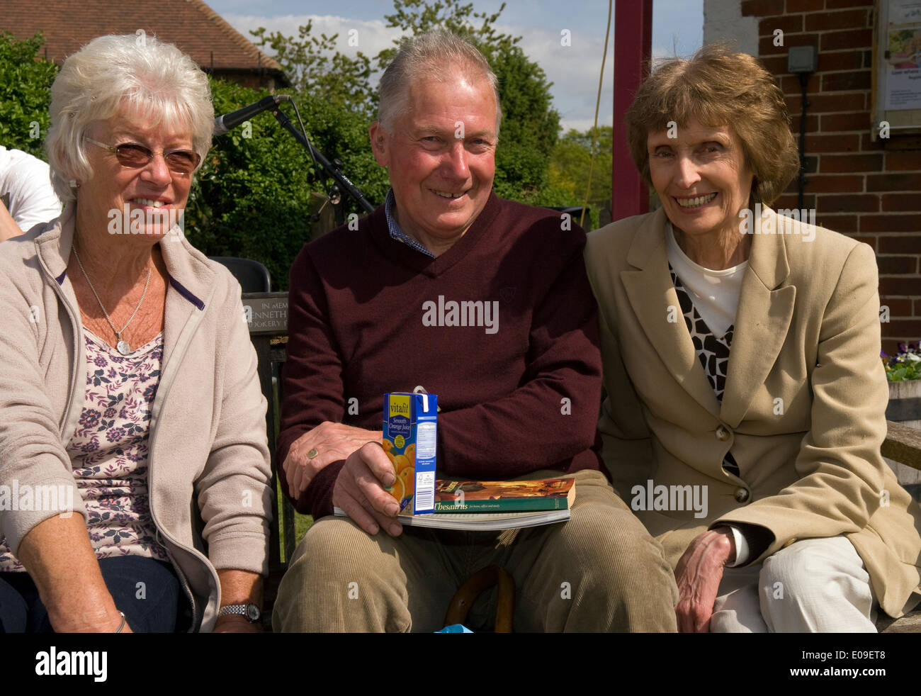 3 ältere Menschen teilnehmen können, oakhanger Fayre oakhanger, Hampshire, UK. Stockfoto