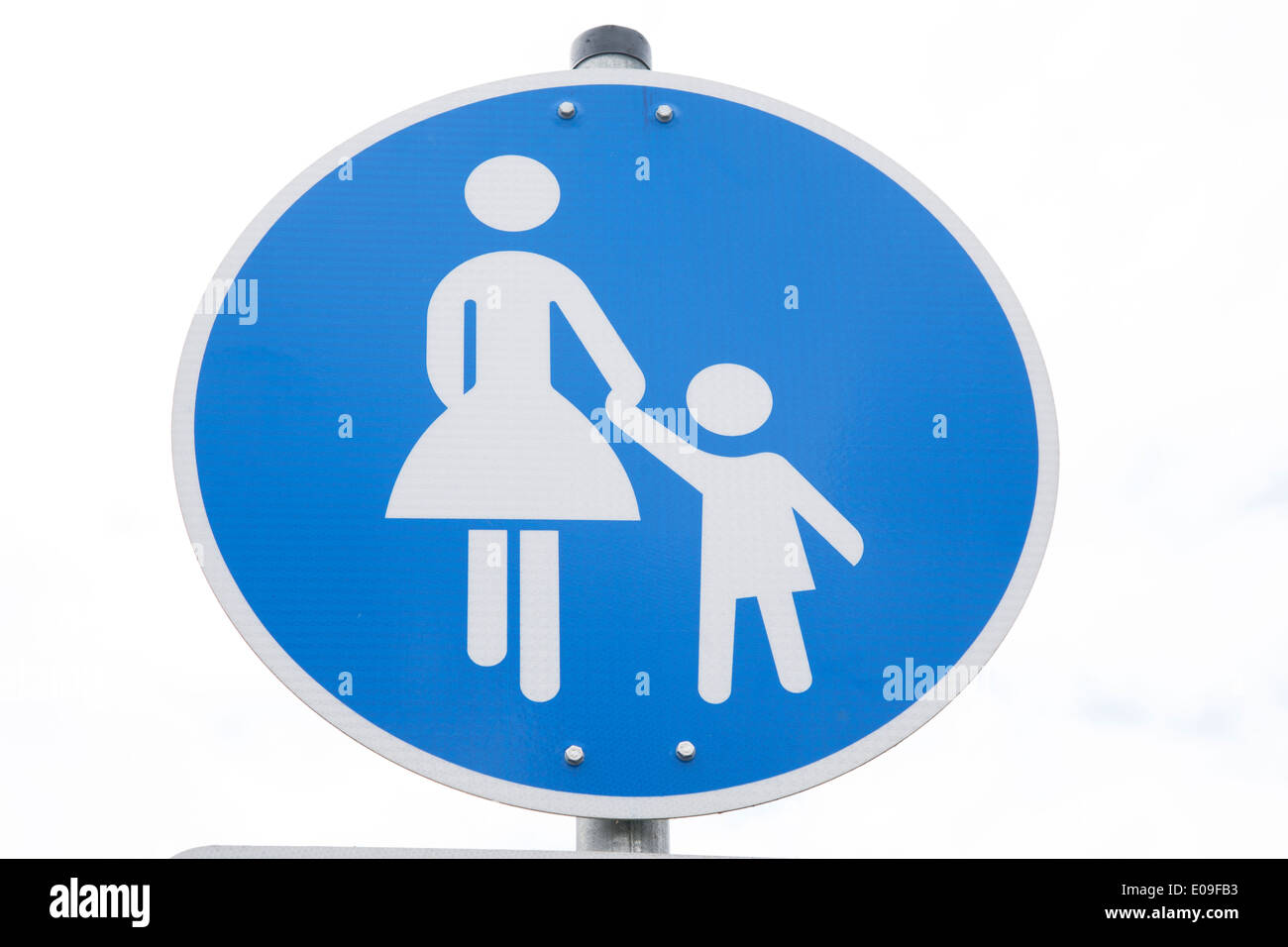 Fußgängerüberweg Zeichen auf weißem Hintergrund Stockfoto