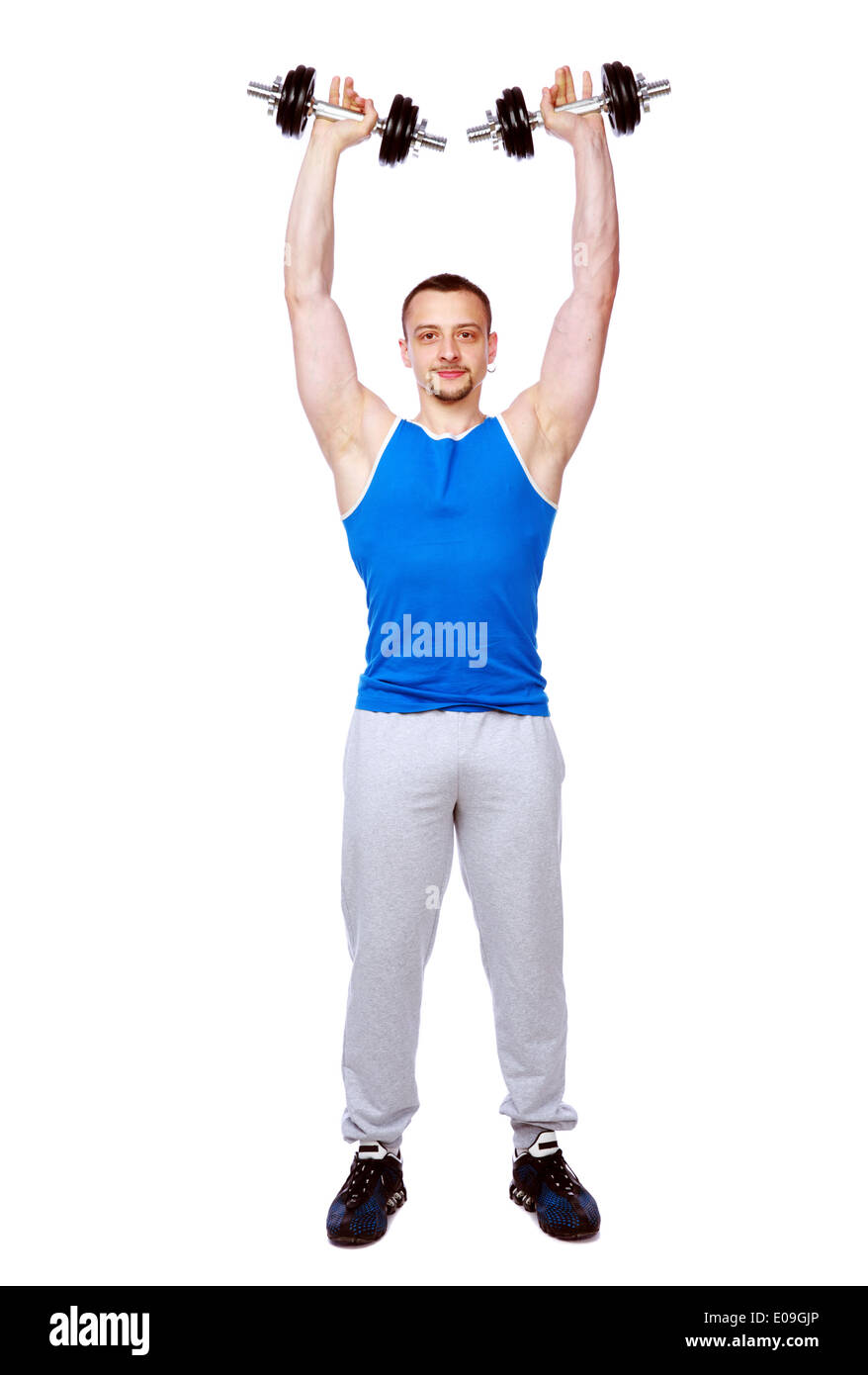 Porträt eines Mannes, sportliche Übungen mit Hanteln über weißem Hintergrund Stockfoto