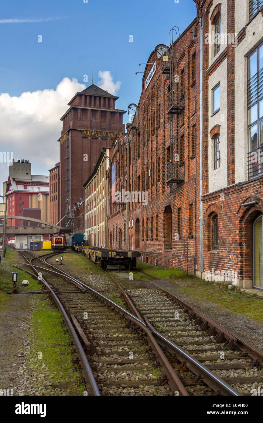 Deutschland, Bremen, Schienen vor Mehlfabrik Stockfoto