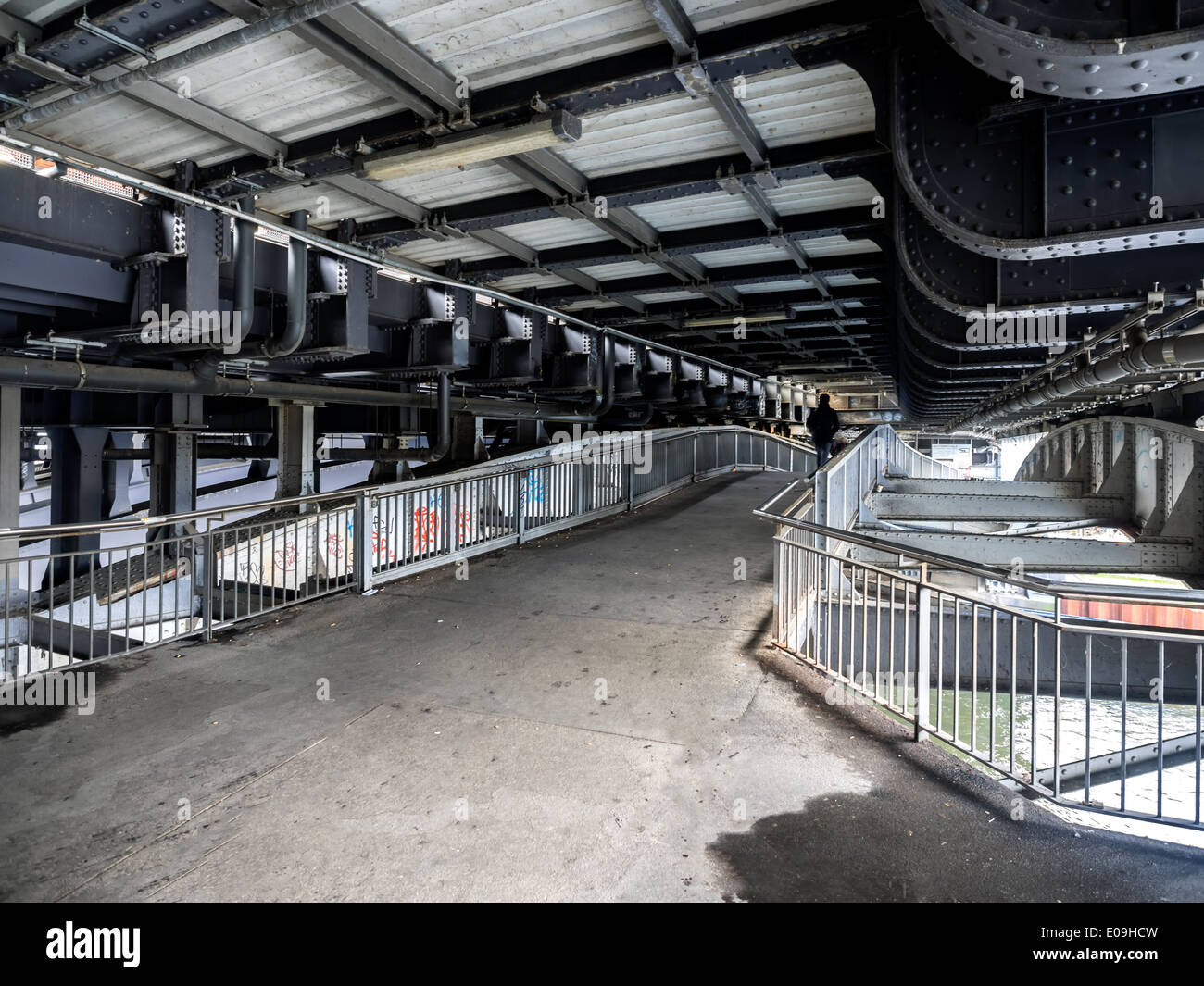 Berlin Bahnhof Friedrichstraße, Deutschland. Von unten. Stockfoto