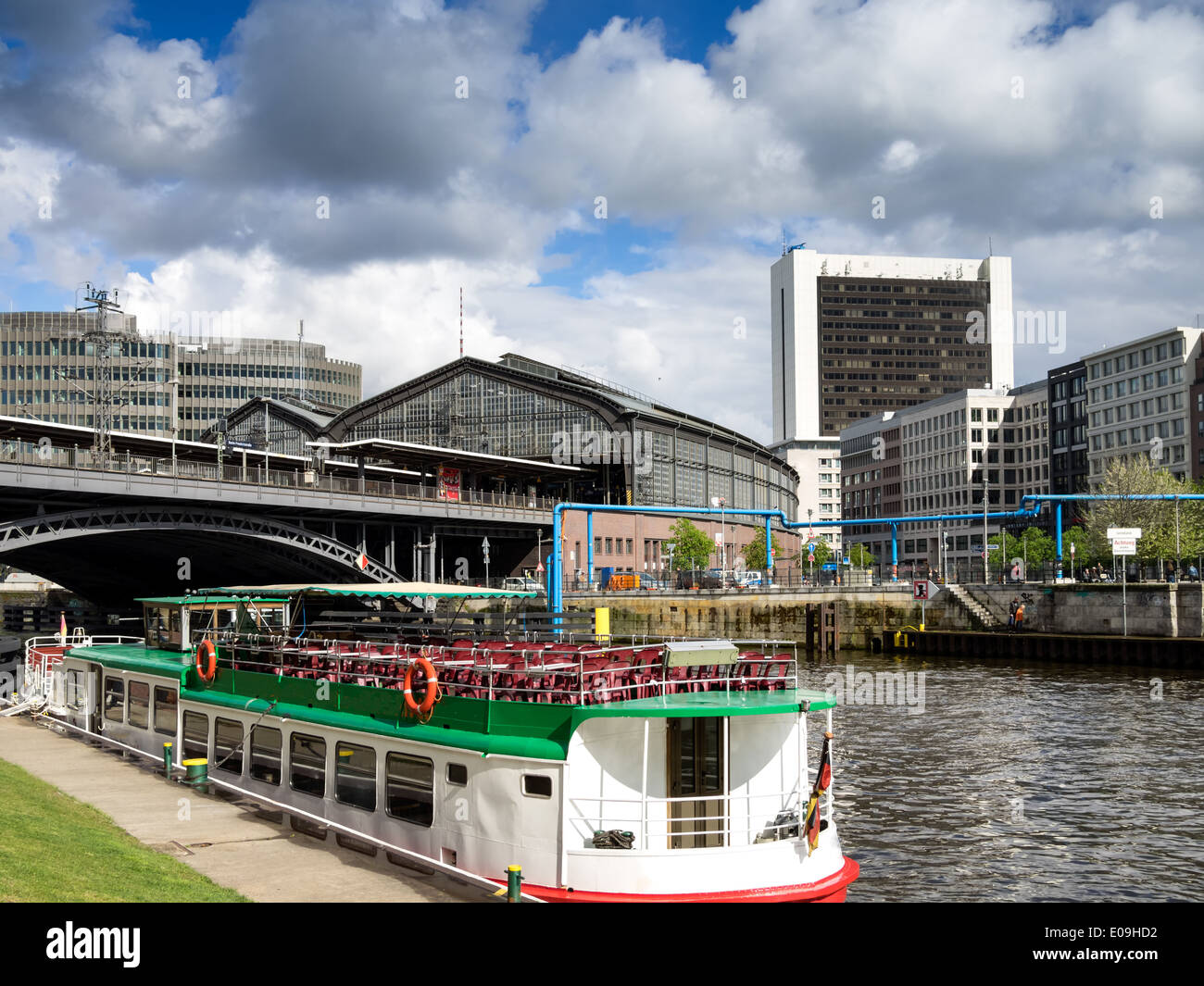 Berlin Bahnhof Friedrichstraße, Deutschland. Von unten. Stockfoto